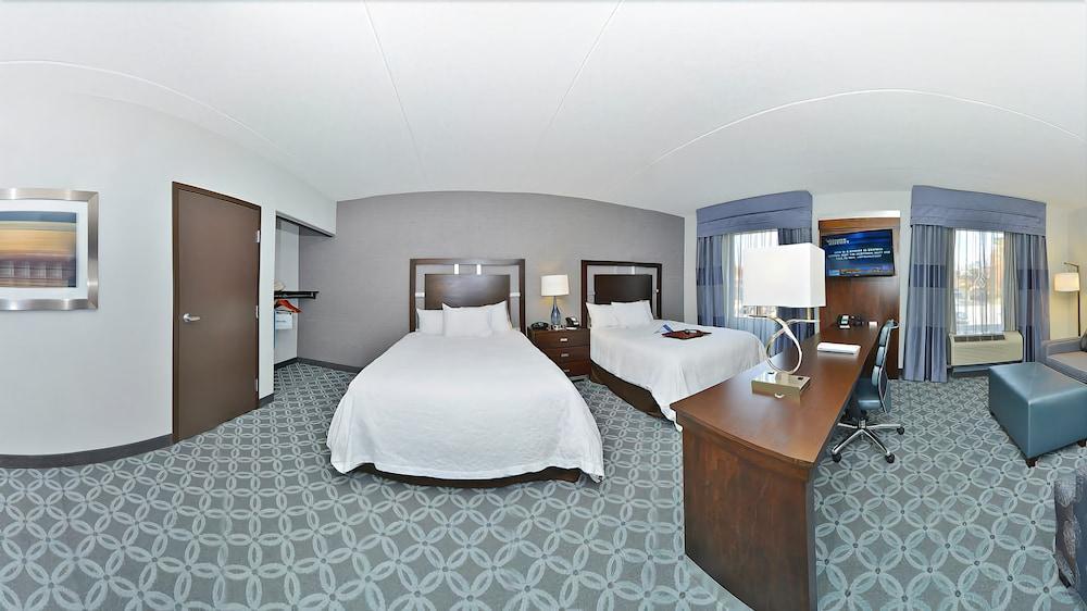 Hampton Inn&Suites Greensboro/Coliseum Area Exterior foto