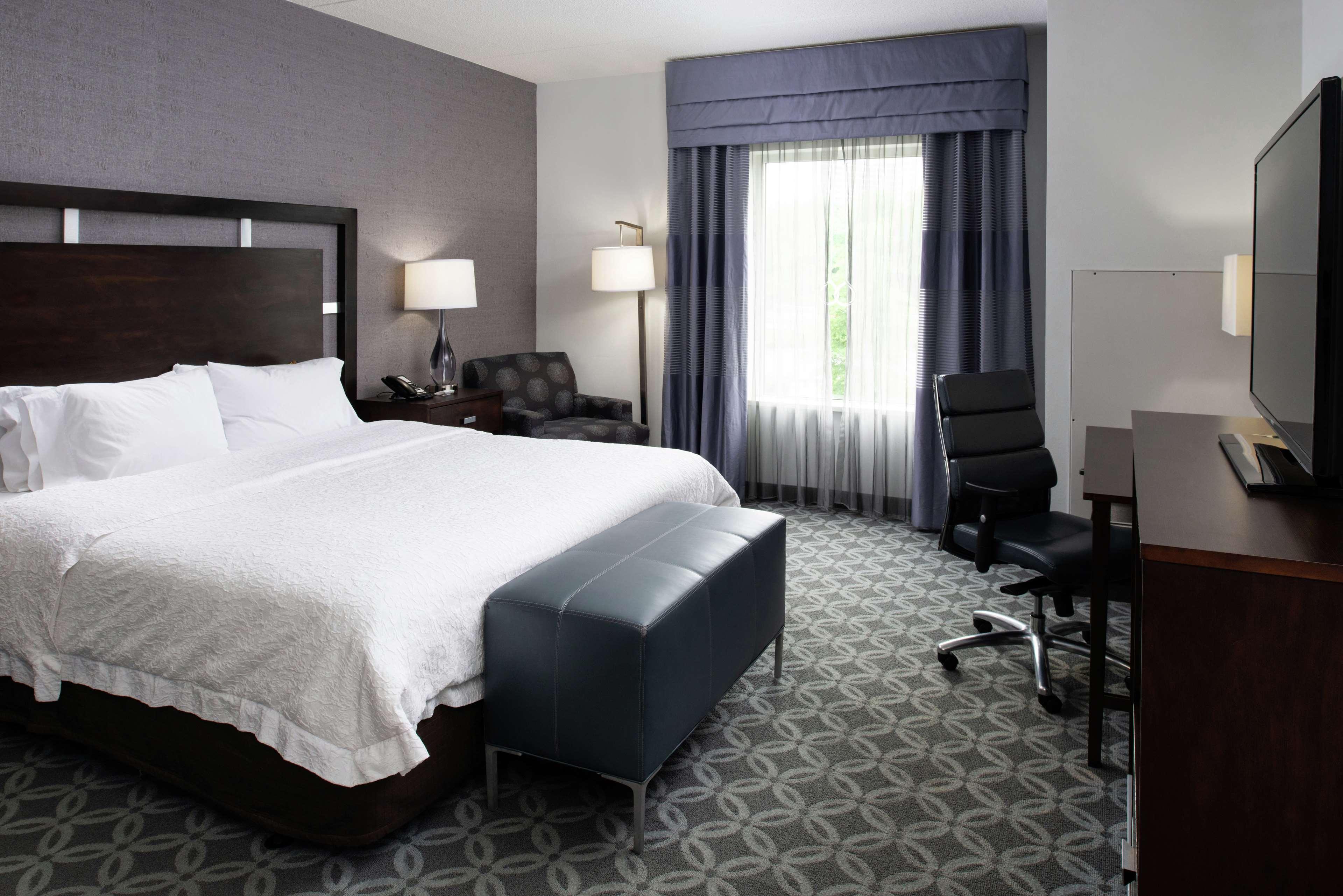 Hampton Inn&Suites Greensboro/Coliseum Area Exterior foto