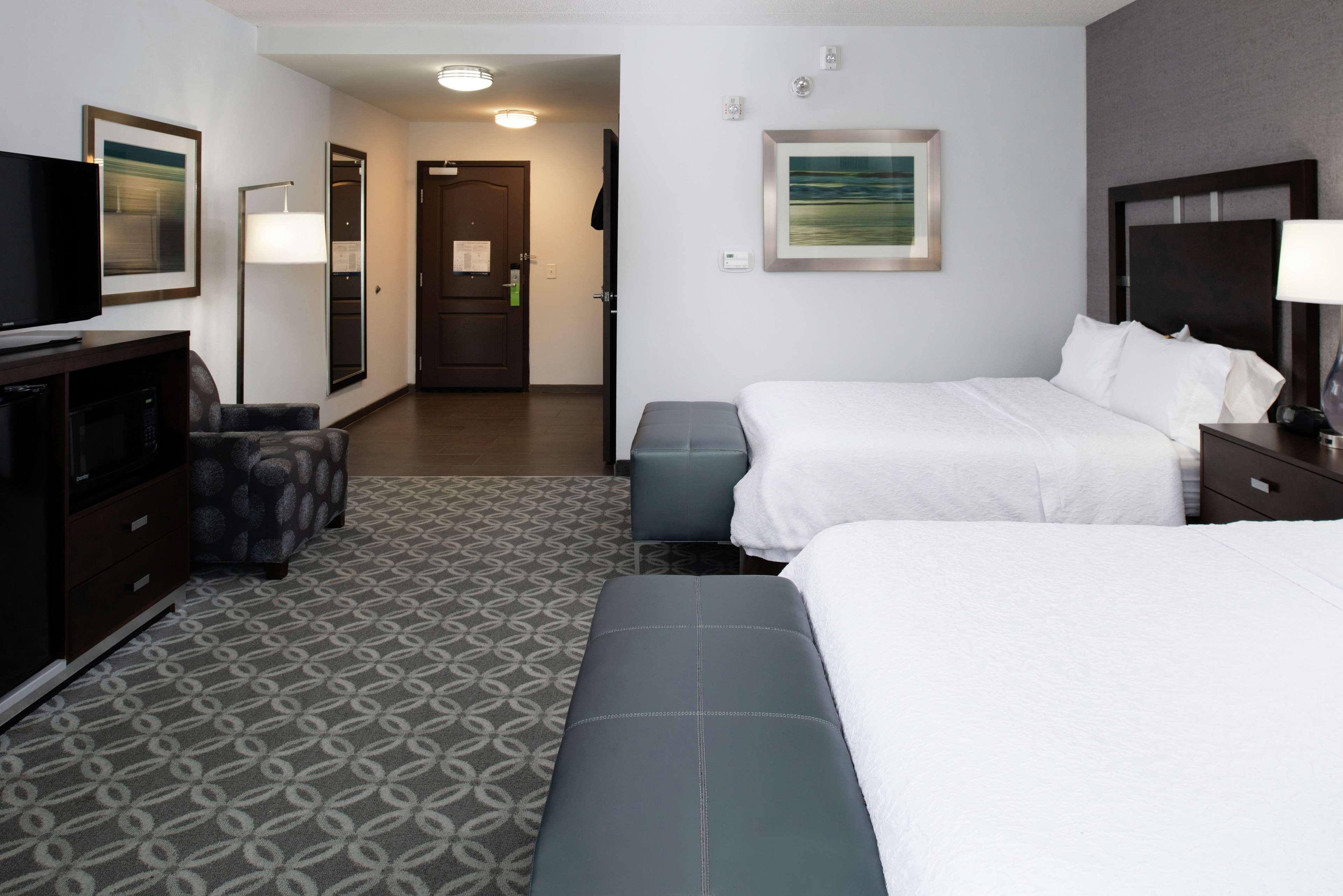 Hampton Inn&Suites Greensboro/Coliseum Area Exterior foto