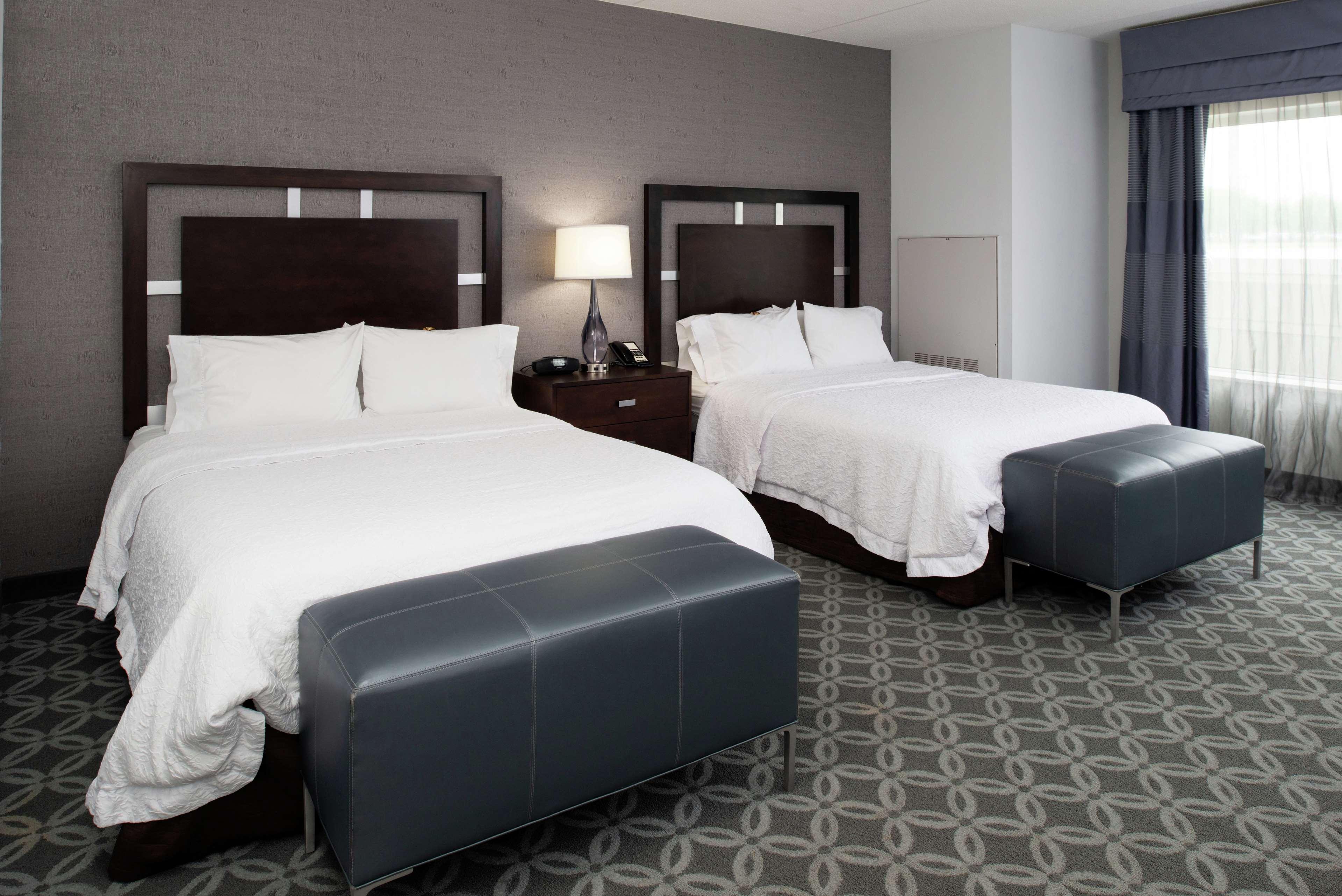 Hampton Inn&Suites Greensboro/Coliseum Area Exterior foto