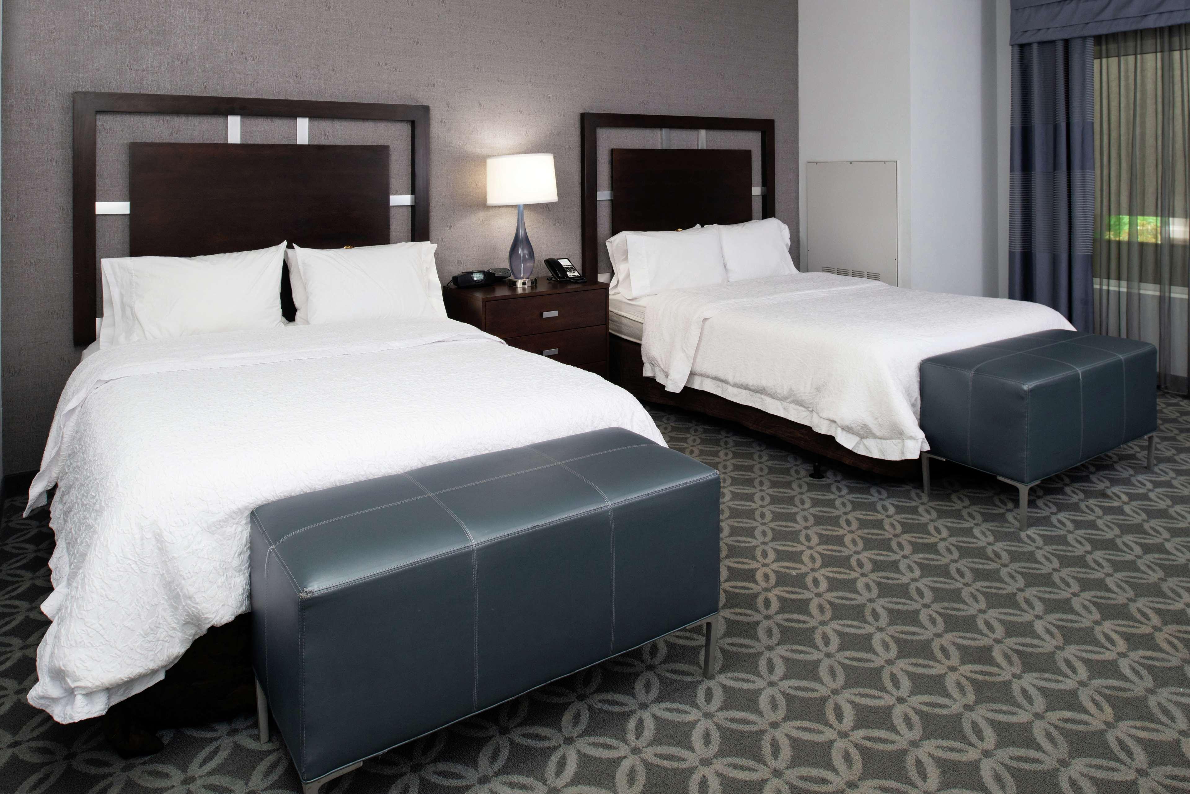 Hampton Inn&Suites Greensboro/Coliseum Area Exterior foto