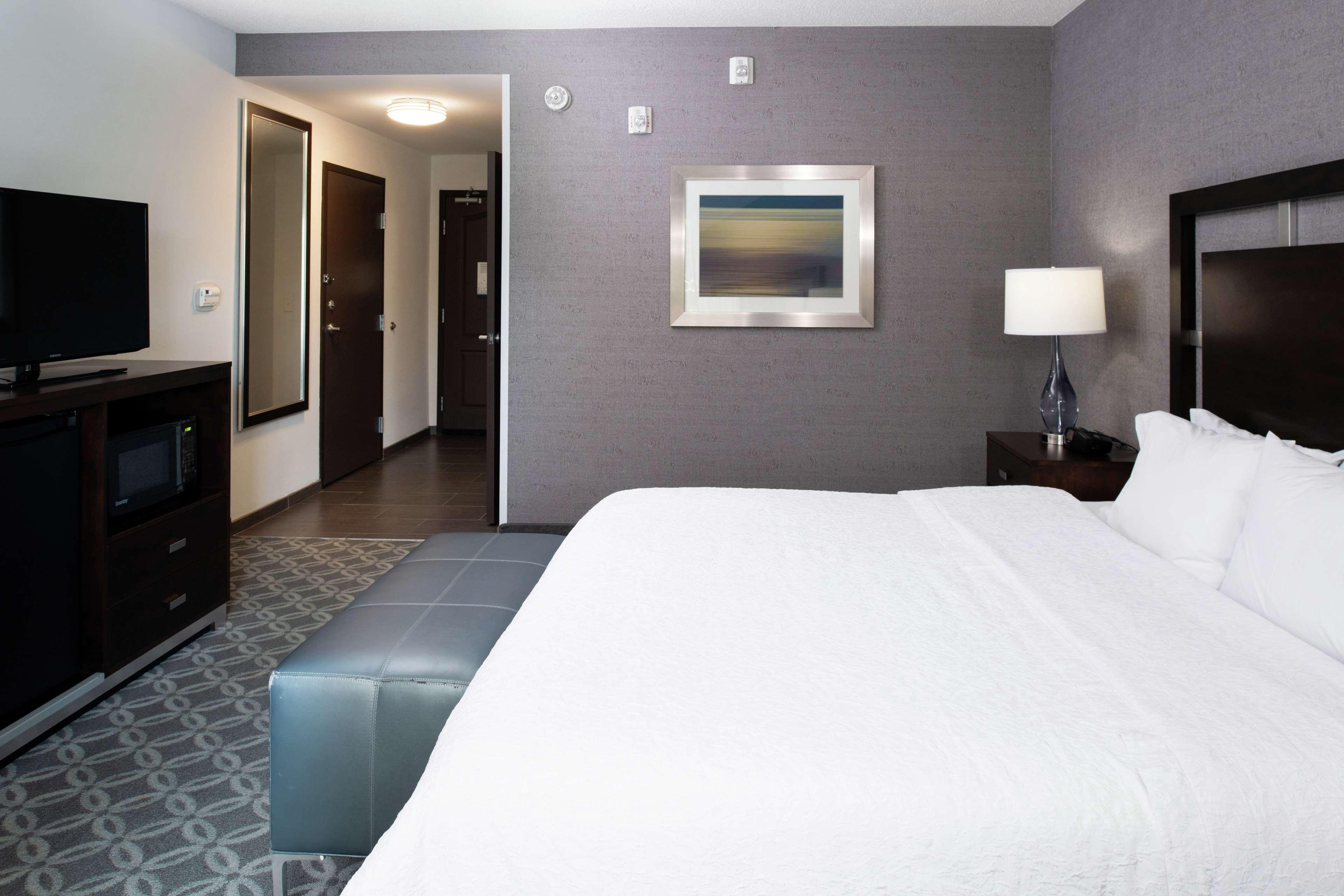 Hampton Inn&Suites Greensboro/Coliseum Area Exterior foto
