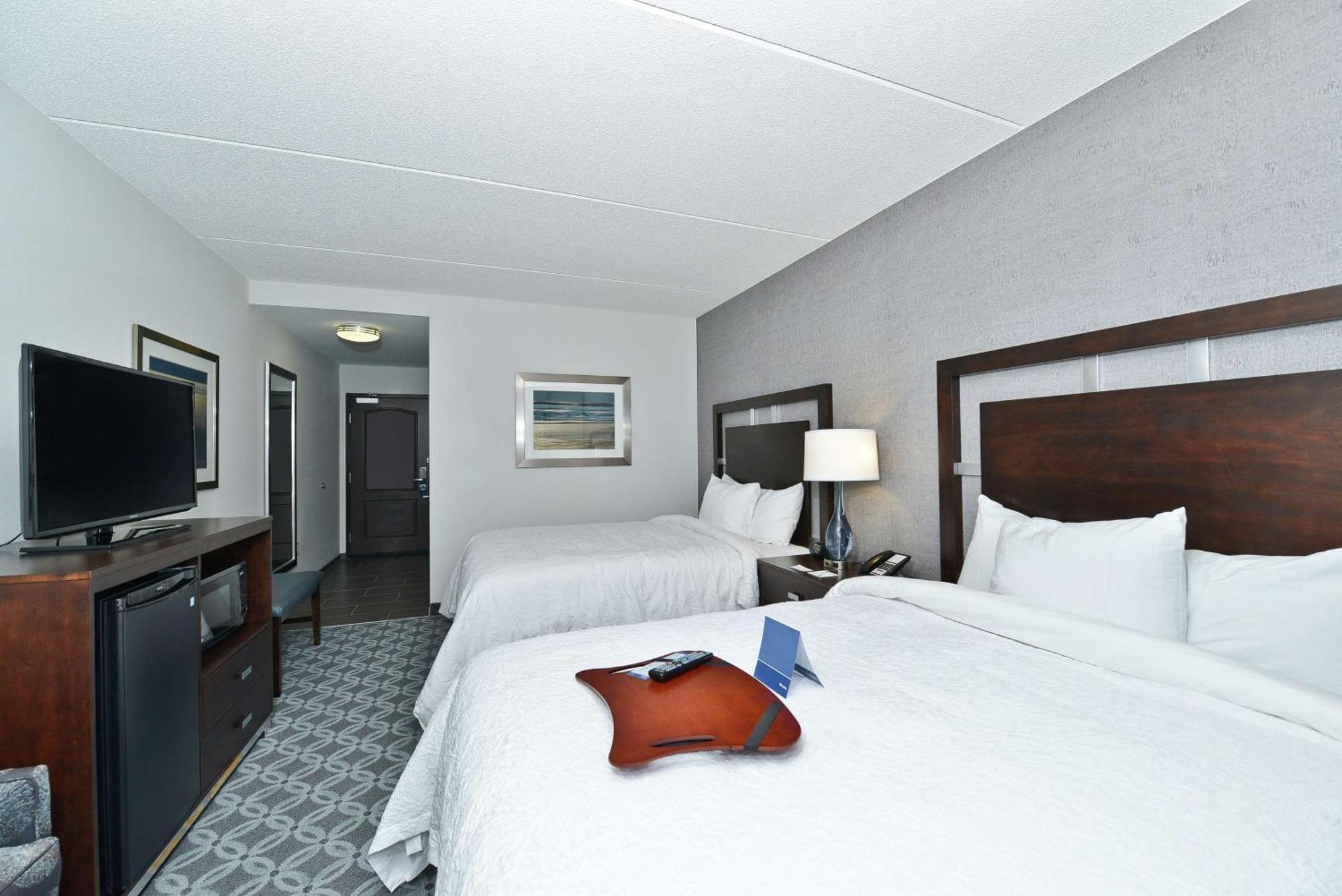 Hampton Inn&Suites Greensboro/Coliseum Area Exterior foto