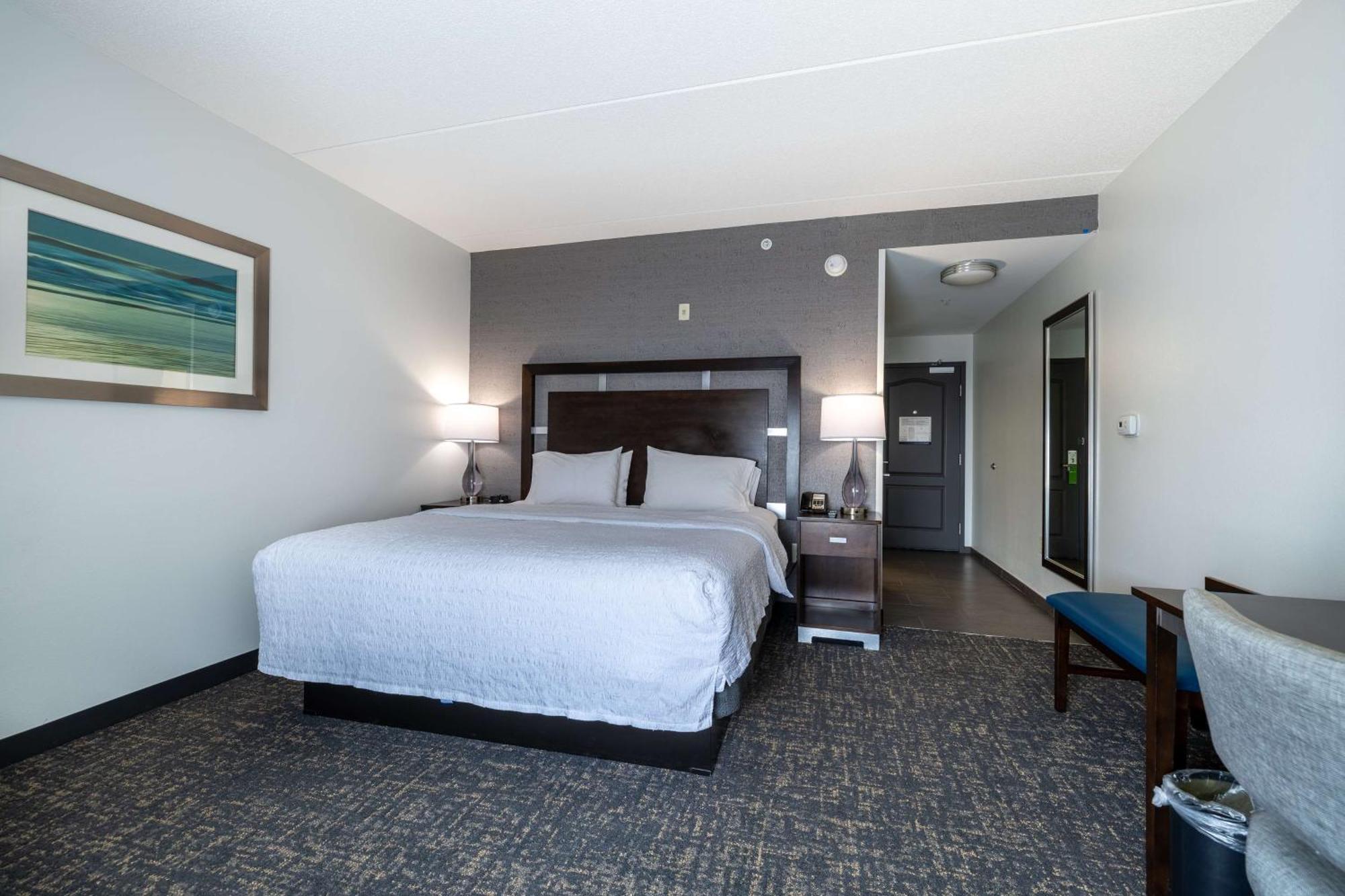 Hampton Inn&Suites Greensboro/Coliseum Area Exterior foto