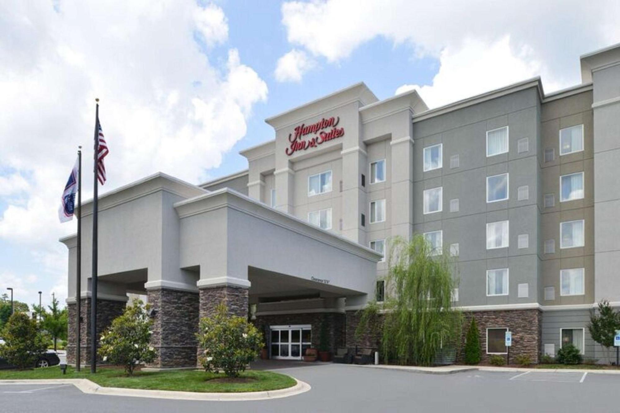 Hampton Inn&Suites Greensboro/Coliseum Area Exterior foto