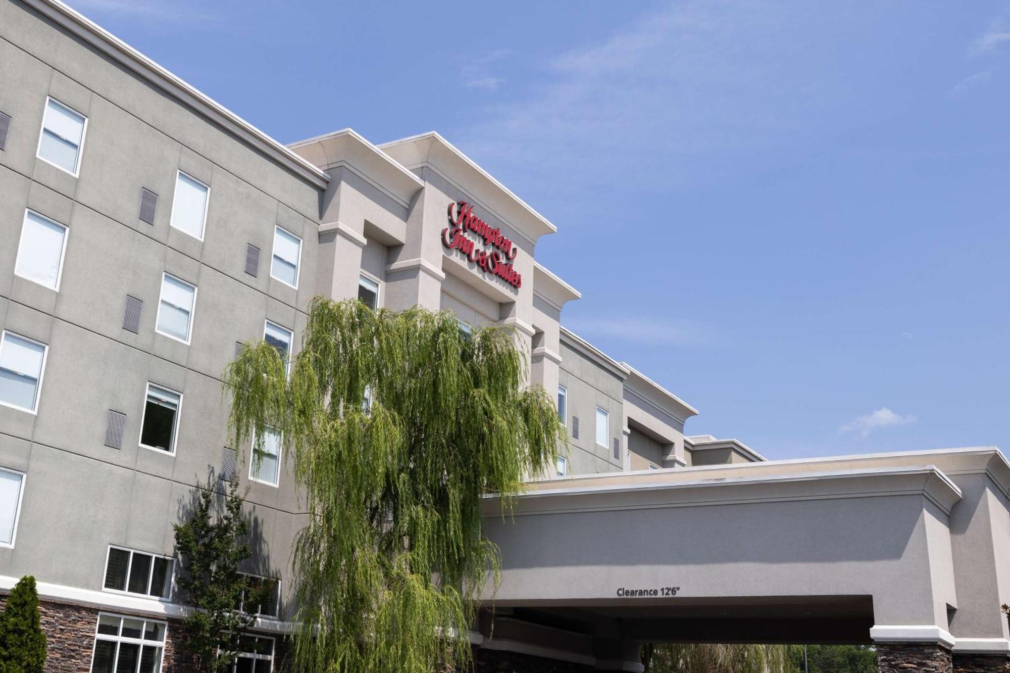 Hampton Inn&Suites Greensboro/Coliseum Area Exterior foto